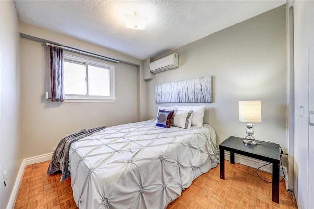 116 Darras Ct, Townhouse with 4 bedrooms, 2 bathrooms and 2 parking in Brampton ON | Image 5