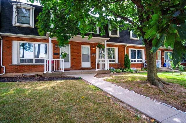 140 Barlake Ave, Townhouse with 3 bedrooms, 2 bathrooms and 1 parking in Hamilton ON | Image 1
