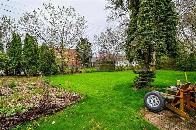 25 Masterson Dr, House detached with 4 bedrooms, 2 bathrooms and 4 parking in St. Catharines ON | Image 36