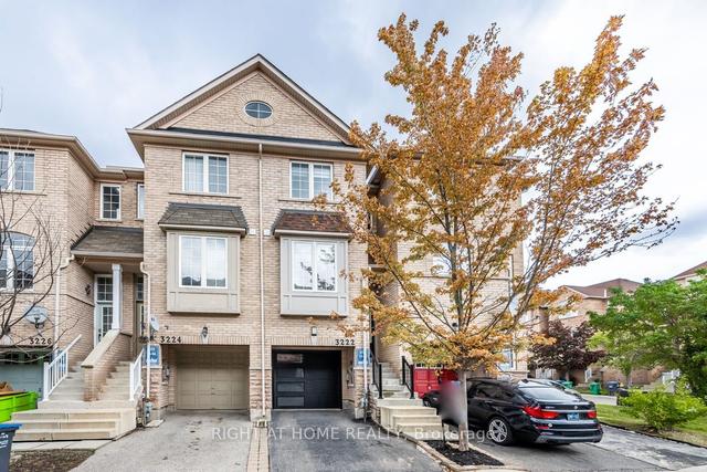 3222 Redpath Circ, House attached with 3 bedrooms, 3 bathrooms and 2 parking in Mississauga ON | Image 1