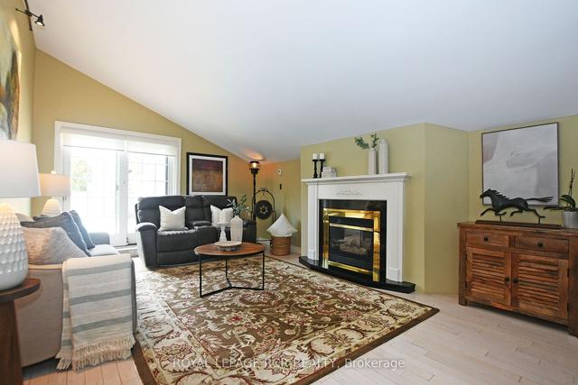25 Johnson Rd, House detached with 3 bedrooms, 2 bathrooms and 5 parking in Aurora ON | Image 7