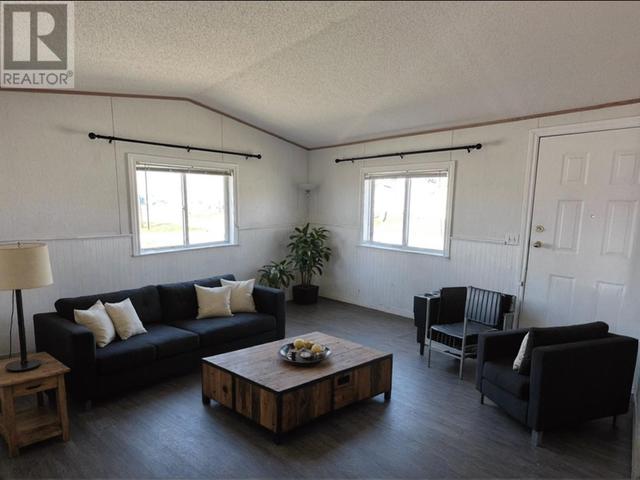1029 97a Ave, House other with 2 bedrooms, 1 bathrooms and null parking in Dawson Creek BC | Image 2