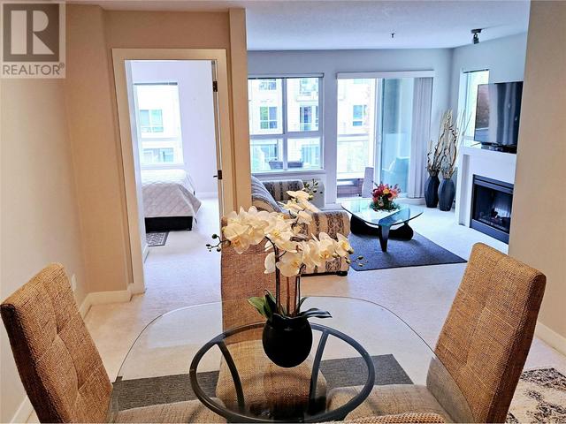 217 - 1089 Sunset Dr, Condo with 2 bedrooms, 2 bathrooms and 1 parking in Kelowna BC | Image 2