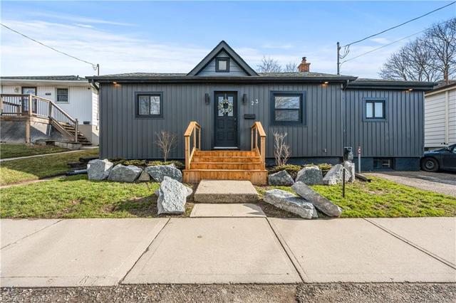 23 Huff Avenue, House detached with 3 bedrooms, 1 bathrooms and 1 parking in Brantford ON | Image 2