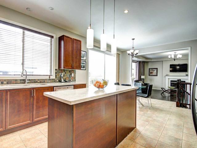 787 Biggar Hts, House detached with 4 bedrooms, 3 bathrooms and 4 parking in Milton ON | Image 7