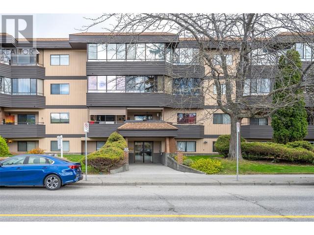 403 - 740 Winnipeg St, Condo with 2 bedrooms, 2 bathrooms and 1 parking in Penticton BC | Image 1