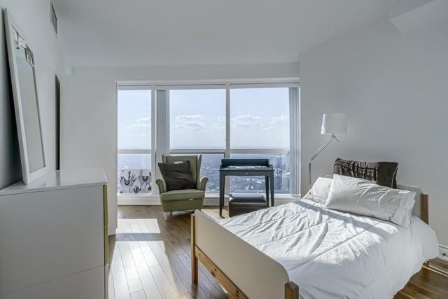 7016 - 388 Yonge St, Condo with 2 bedrooms, 2 bathrooms and 1 parking in Toronto ON | Image 20
