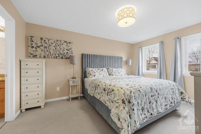 561 Dalewood Cres, Townhouse with 3 bedrooms, 3 bathrooms and 3 parking in Ottawa ON | Image 18