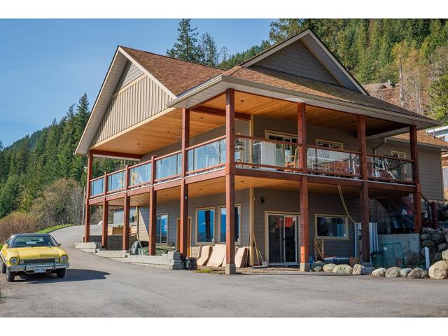 3558 Sprague St, House detached with 3 bedrooms, 4 bathrooms and null parking in Central Kootenay D BC | Image 47