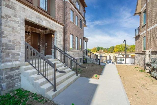 142 - 445 Ontario St, Townhouse with 3 bedrooms, 3 bathrooms and 1 parking in Milton ON | Image 2