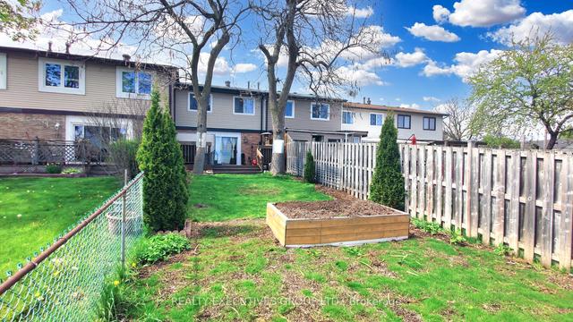7 Greene Dr, House attached with 3 bedrooms, 3 bathrooms and 3 parking in Brampton ON | Image 28