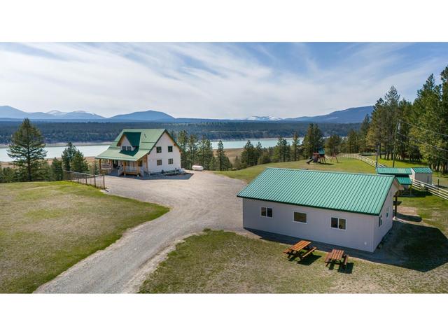 779 Sundown Lane, House detached with 3 bedrooms, 4 bathrooms and null parking in East Kootenay B BC | Image 1