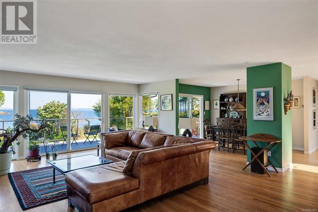 4050 Lockehaven Dr E, House detached with 4 bedrooms, 4 bathrooms and 6 parking in Saanich BC | Image 18