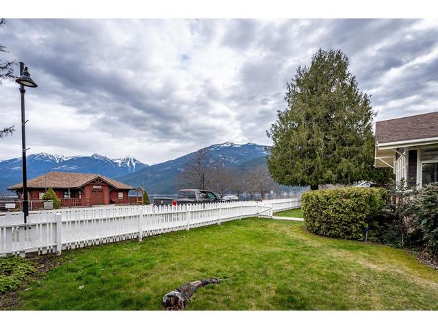 311 Front St, House detached with 3 bedrooms, 2 bathrooms and 4 parking in Kaslo BC | Image 65