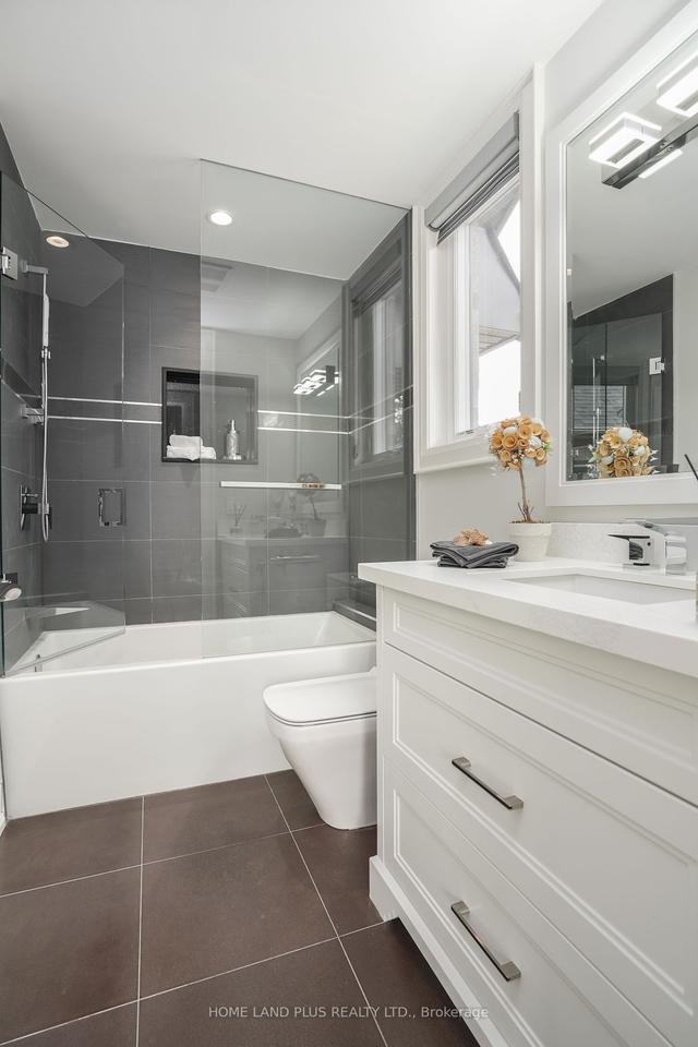 88 Aldershot Cres, House detached with 4 bedrooms, 7 bathrooms and 7 parking in Toronto ON | Image 19