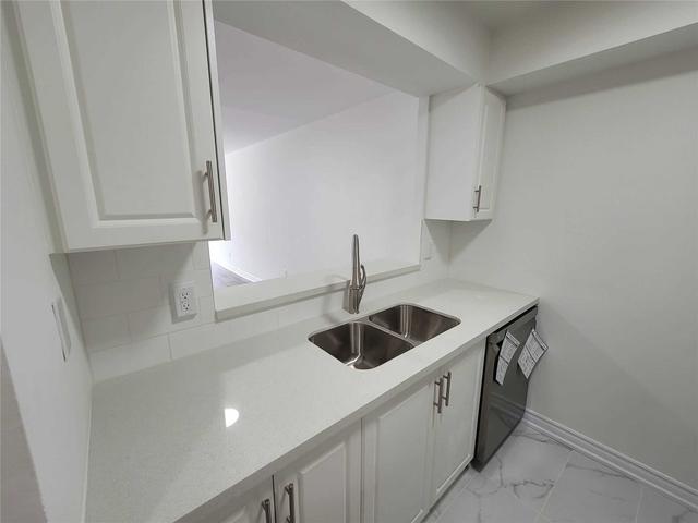 005 - 1 Hickory Tree Rd, Condo with 1 bedrooms, 1 bathrooms and 0 parking in Toronto ON | Image 8