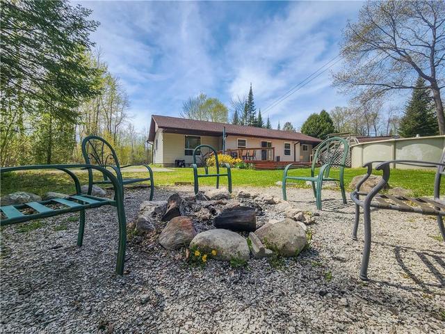 27 Hemlock Rd, House detached with 3 bedrooms, 2 bathrooms and 6 parking in South Bruce Peninsula ON | Image 4