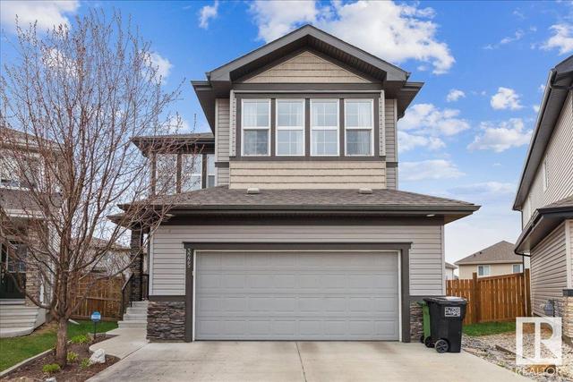 3225 Hilton Co Nw, House detached with 3 bedrooms, 2 bathrooms and null parking in Edmonton AB | Image 1