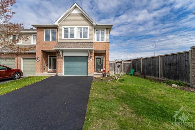 218 Espin Hts, Townhouse with 3 bedrooms, 3 bathrooms and 3 parking in Ottawa ON | Image 1