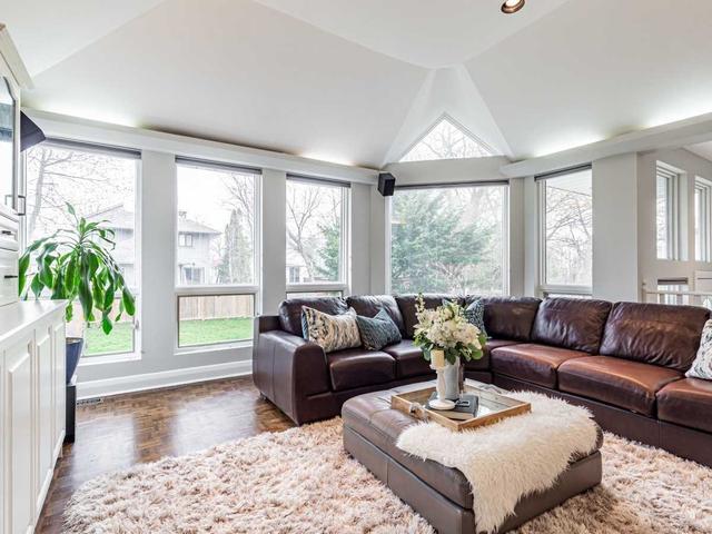 31 Midland Ave, House detached with 3 bedrooms, 2 bathrooms and 3 parking in Toronto ON | Image 8