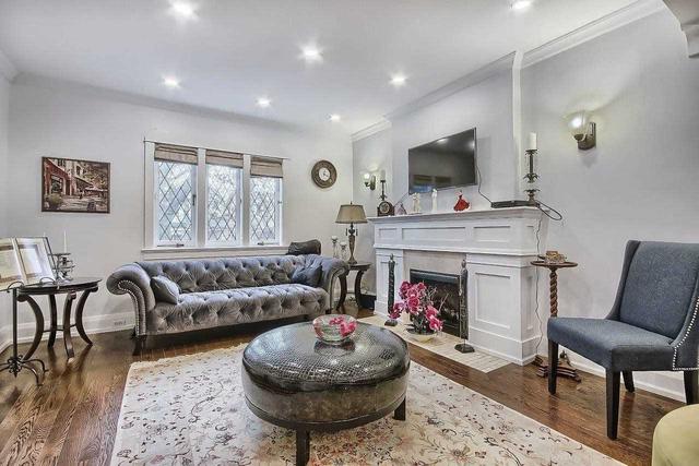 534 Millwood Rd, House semidetached with 3 bedrooms, 2 bathrooms and 1 parking in Toronto ON | Image 2