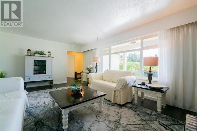 7536 Andrea Cres, House detached with 3 bedrooms, 3 bathrooms and 6 parking in Lantzville BC | Image 8