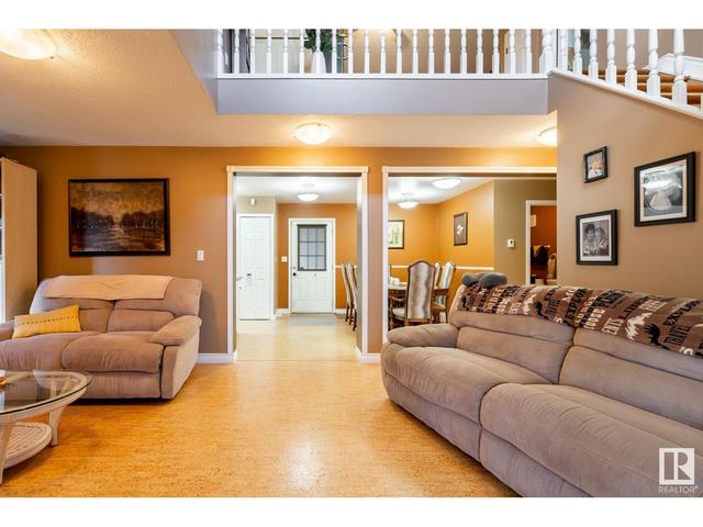 4805 52 Ave, House detached with 4 bedrooms, 3 bathrooms and null parking in Stony Plain AB | Image 12