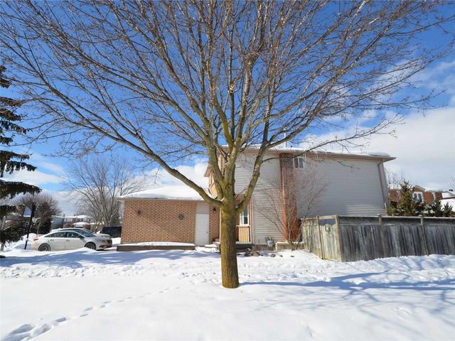 10 Hopkins Rd, House detached with 3 bedrooms, 3 bathrooms and 3 parking in Barrie ON | Image 12
