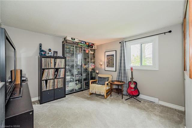 251 West Acres Dr, House detached with 3 bedrooms, 1 bathrooms and 5 parking in Guelph ON | Image 19