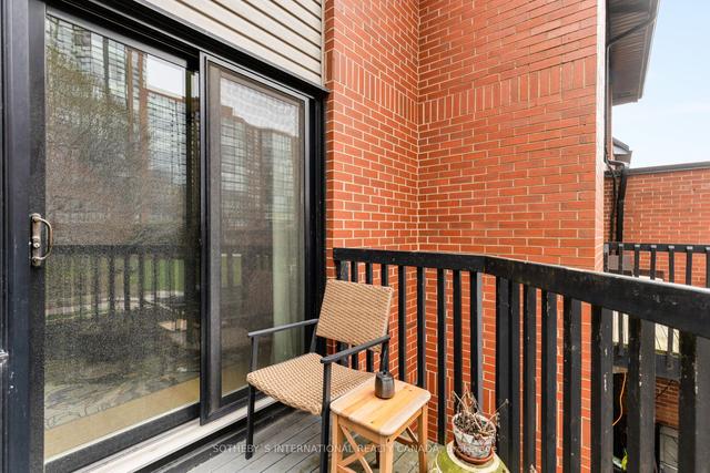 594 - 574 Wellington St W, Townhouse with 2 bedrooms, 2 bathrooms and 1 parking in Toronto ON | Image 3