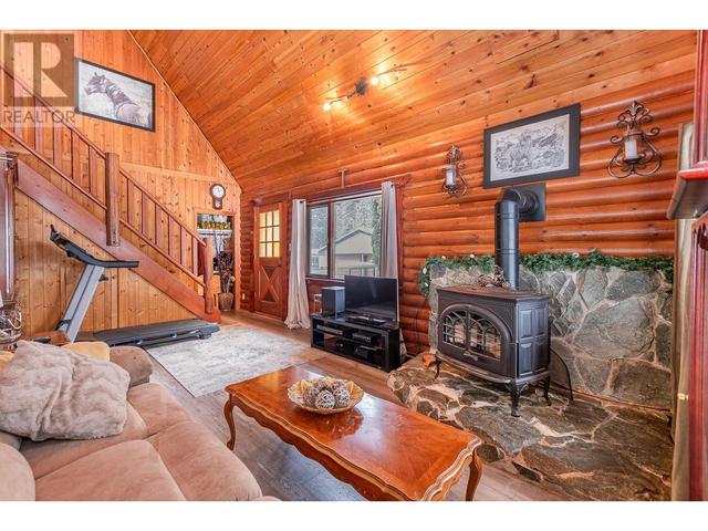 2370 Trans Canada Highway, House detached with 2 bedrooms, 1 bathrooms and 20 parking in Columbia Shuswap E BC | Image 20