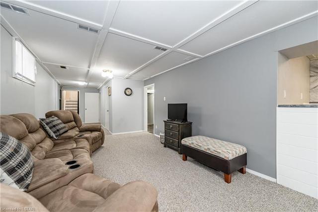 33 Dinison Crescent, House semidetached with 4 bedrooms, 2 bathrooms and null parking in Kitchener ON | Image 20