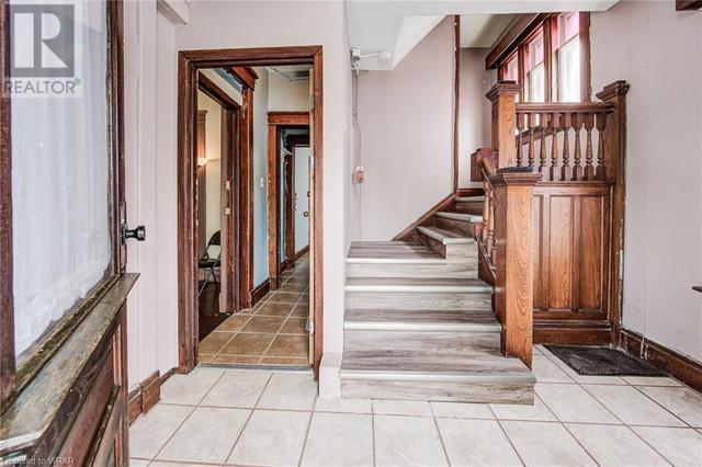 114 Erb St W, House other with 8 bedrooms, 3 bathrooms and 9 parking in Waterloo ON | Image 6