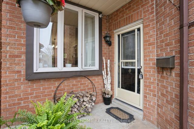 1071 Longbow Dr, House detached with 4 bedrooms, 3 bathrooms and 5 parking in Pickering ON | Image 1