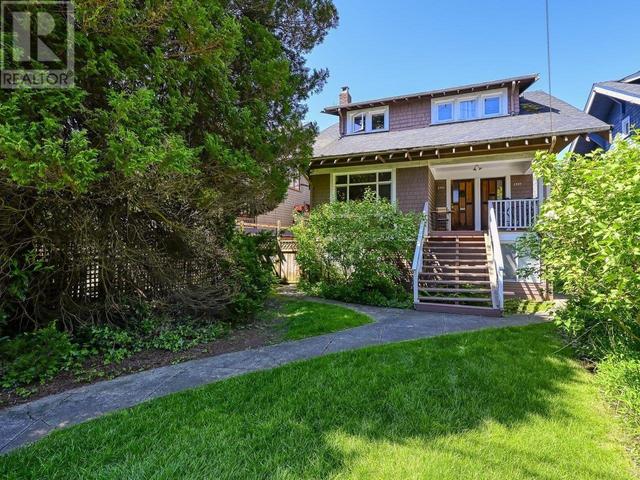 2333 Collingwood St, House detached with 4 bedrooms, 3 bathrooms and null parking in Vancouver BC | Image 1