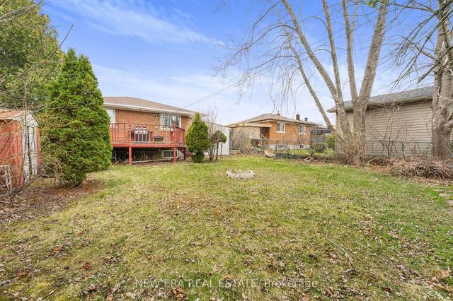 17 Vanwart Dr, House detached with 3 bedrooms, 2 bathrooms and 5 parking in Toronto ON | Image 29