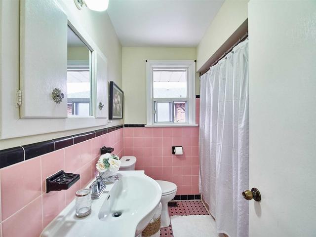 6 Mozart Ave, House detached with 3 bedrooms, 2 bathrooms and 4 parking in Toronto ON | Image 3