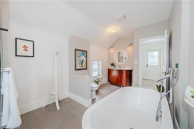 150 York St, House detached with 3 bedrooms, 1 bathrooms and 4 parking in Waterloo ON | Image 20