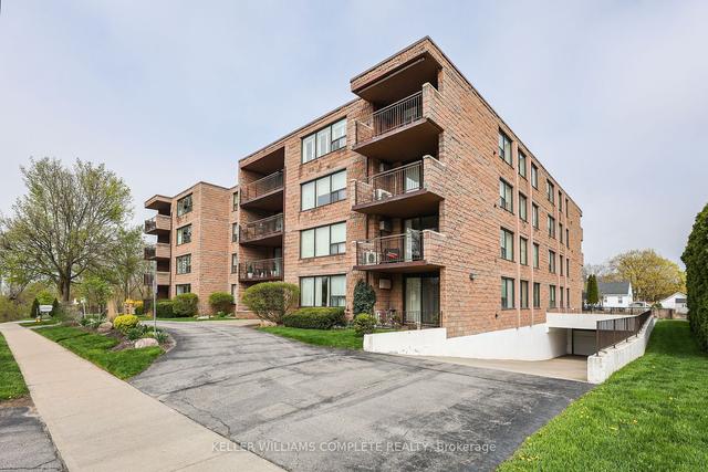 401 - 28 Robinson St N, Condo with 2 bedrooms, 2 bathrooms and 1 parking in Grimsby ON | Image 15
