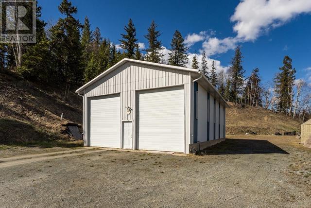 2436 W Knell Rd, House detached with 4 bedrooms, 3 bathrooms and null parking in Prince George BC | Image 4