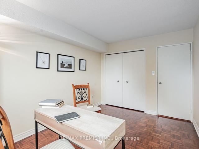 301 - 270 Scarlett Rd, Condo with 2 bedrooms, 2 bathrooms and 1 parking in Toronto ON | Image 11
