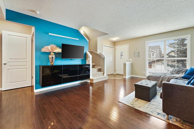 109 New Brighton Villas Se, Home with 3 bedrooms, 2 bathrooms and 2 parking in Calgary AB | Image 5