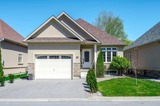 32 Brinton Dr, Condo with 2 bedrooms, 3 bathrooms and 3 parking in Peterborough ON | Image 1