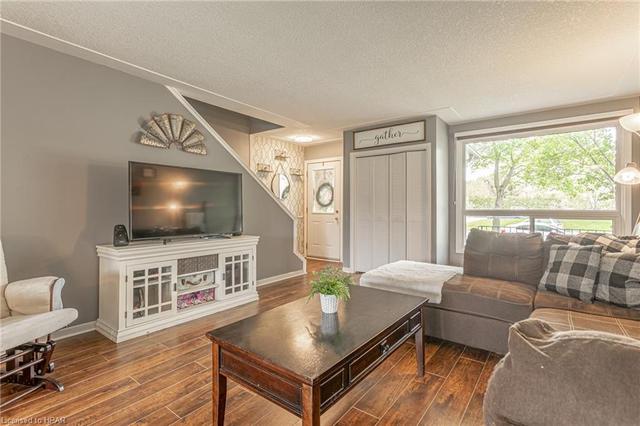 18 - 241 Dufferin St, House attached with 3 bedrooms, 1 bathrooms and 2 parking in Stratford ON | Image 2