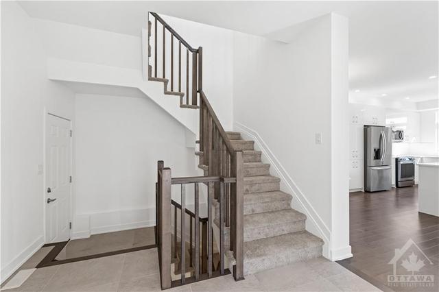 108 Big Dipper St, Townhouse with 4 bedrooms, 3 bathrooms and 4 parking in Ottawa ON | Image 4