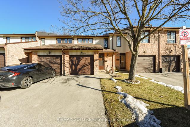 100 - 100 Dawson Cres, Townhouse with 3 bedrooms, 2 bathrooms and 3 parking in Brampton ON | Image 1