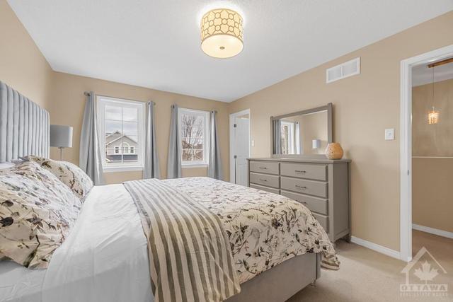 561 Dalewood Cres, Townhouse with 3 bedrooms, 3 bathrooms and 3 parking in Ottawa ON | Image 19