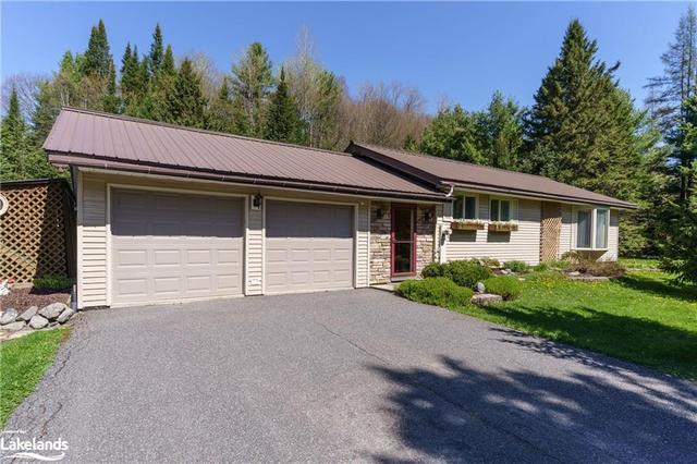 1139 High Falls Rd, House detached with 2 bedrooms, 1 bathrooms and 6 parking in Bracebridge ON | Image 1