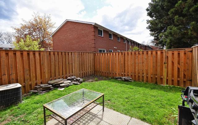 11 Porterfield Cres, Townhouse with 3 bedrooms, 2 bathrooms and 3 parking in Markham ON | Image 10