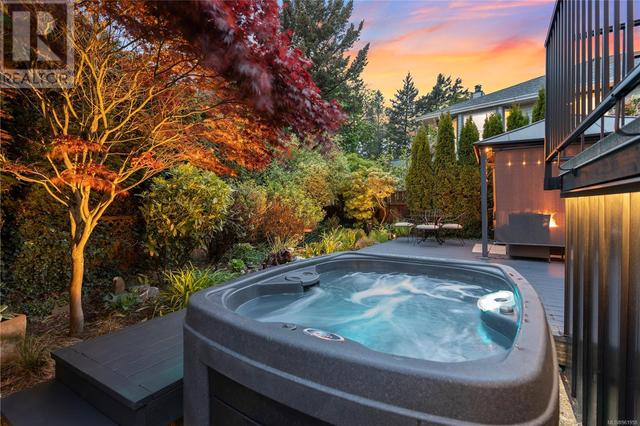 3808 Cardie Crt, House detached with 4 bedrooms, 3 bathrooms and 4 parking in Saanich BC | Image 39